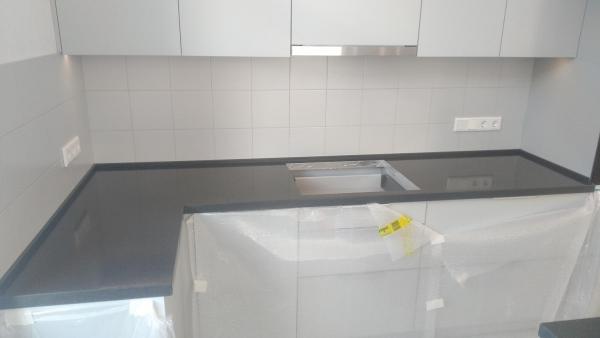 Столешница для кухни и ванны Staron QS288-SW-018
